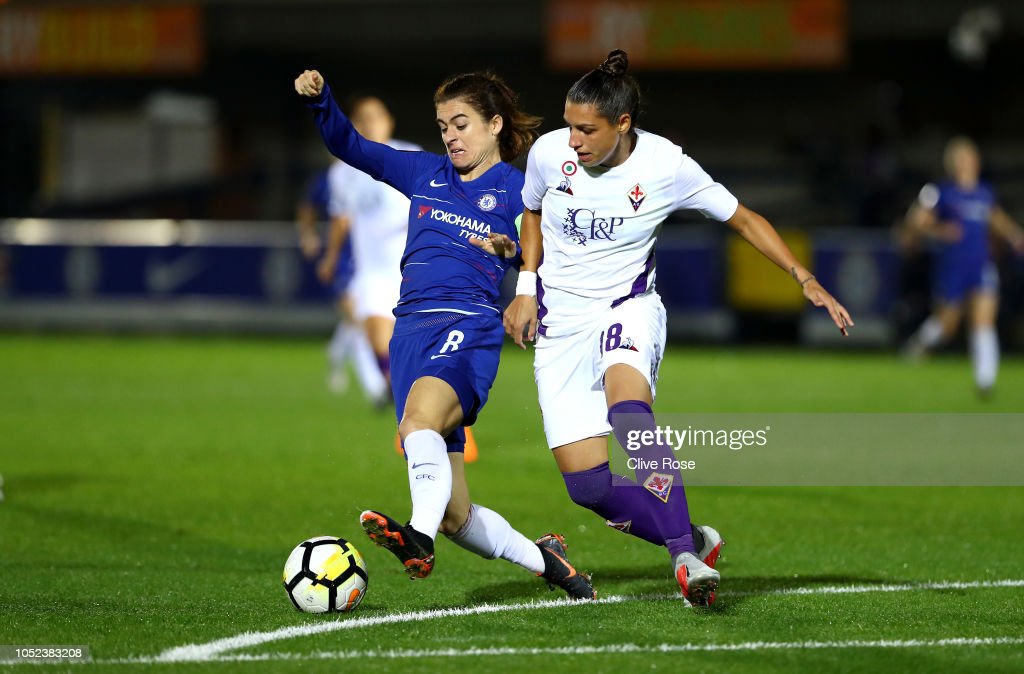 KINGSTON UPON THAMES, ENGLAND - OCTOBER 17: Karen Carney of Chelsea Women is challenged by Sofia Kongouli of Fiorentina during the UEFA Women's Champions League Round of 16 1st Leg match between Chelsea Women and Fiorentina Women at The Cherry Red Records Stadium on October 17, 2018 in Kingston upon Thames, England.  (Photo by Clive Rose/Getty Images)